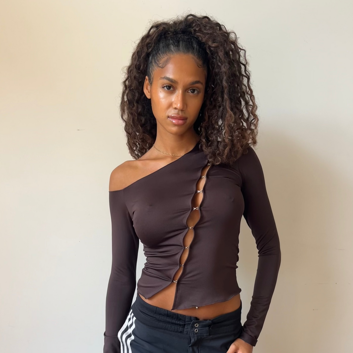 BROWN HOOK AND EYE LONG SLEEVE