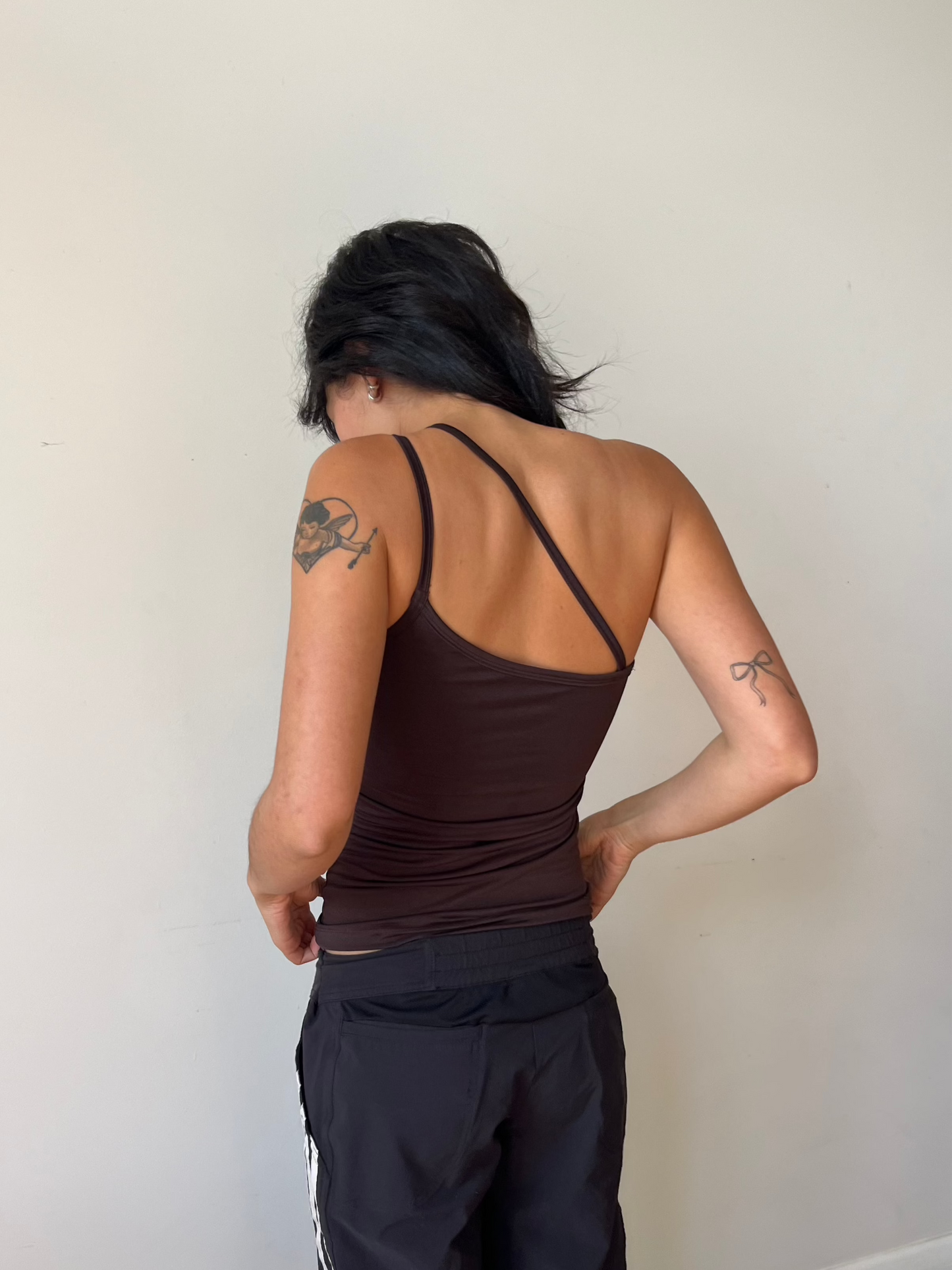 BROWN HOOK AND EYE DOUBLE STRAP TOP