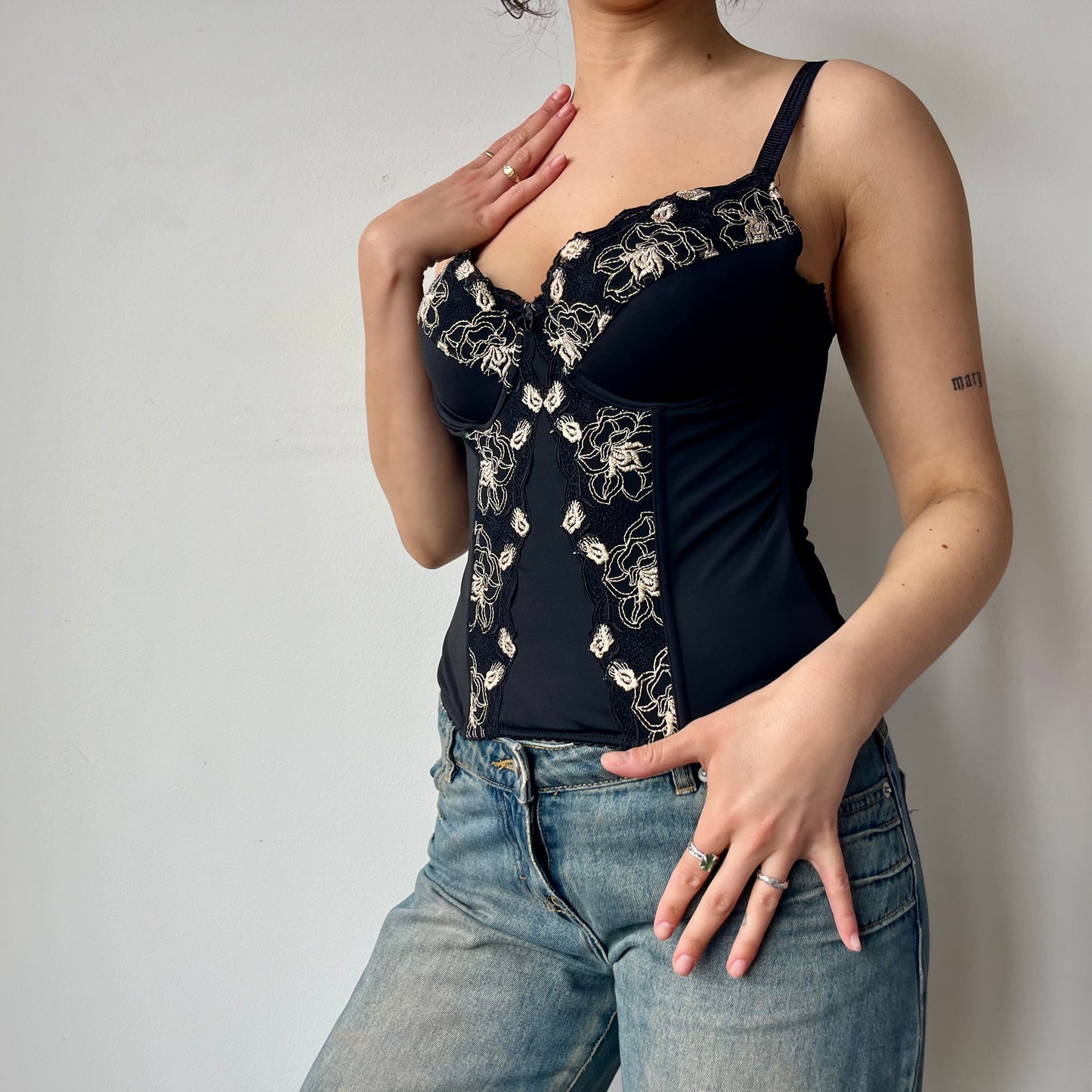 BLACK AND WHITE ROSE CORSET